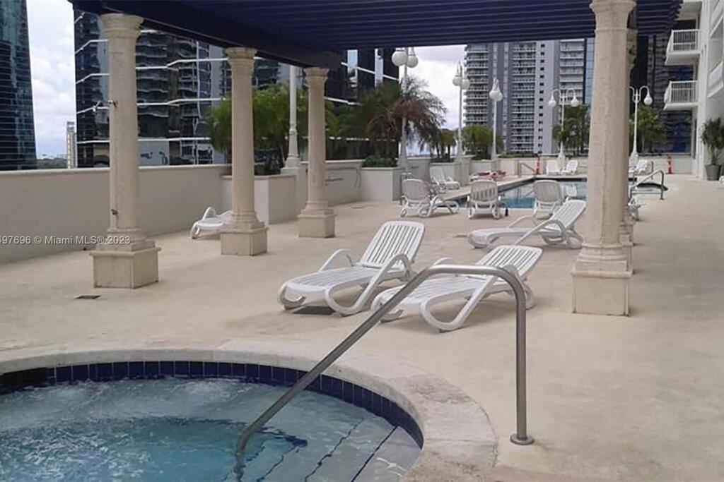 Entire Condo in Brickell steps from Brickell City Centre - Hizvo