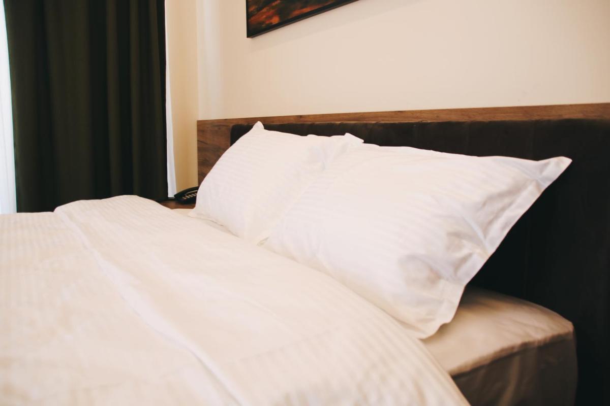 Hotel Rozafa - Housity