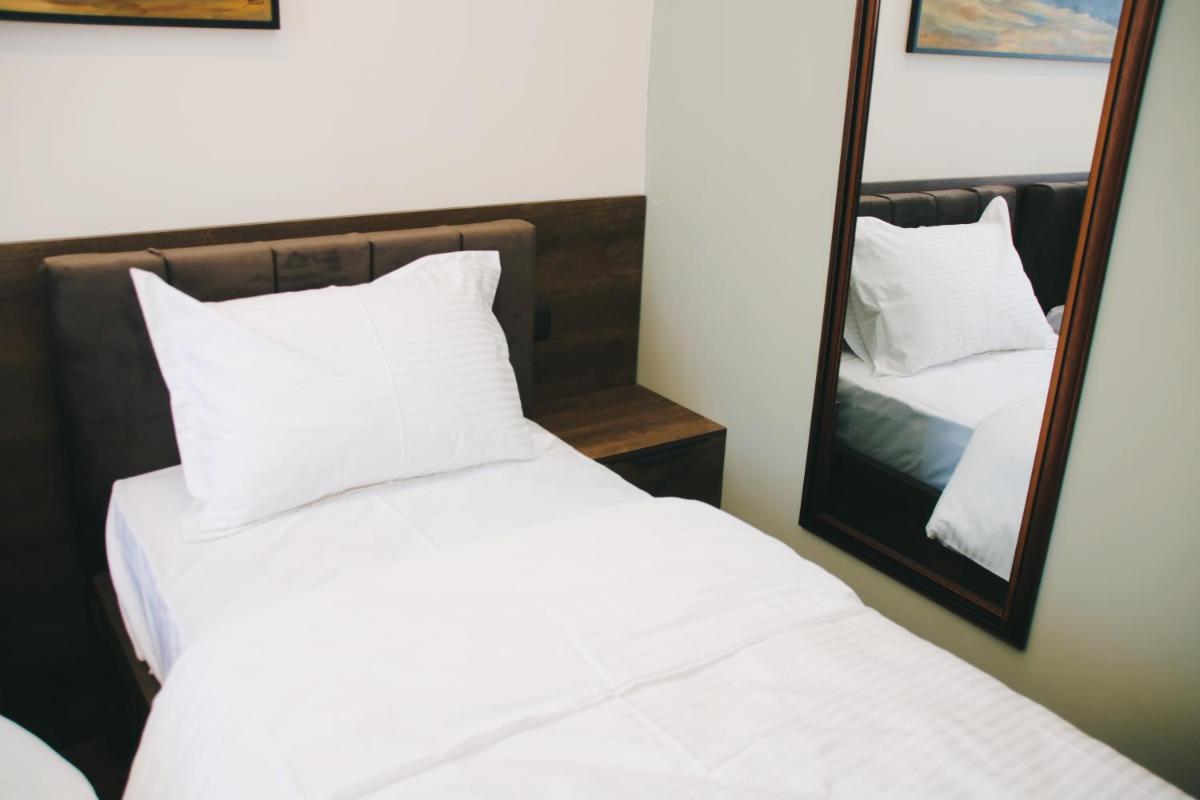 Hotel Rozafa - Housity