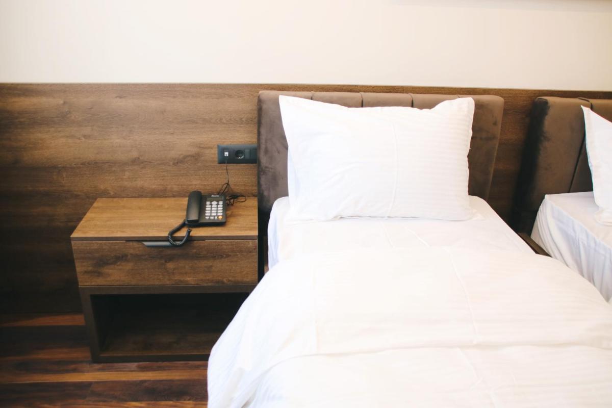 Hotel Rozafa - Housity