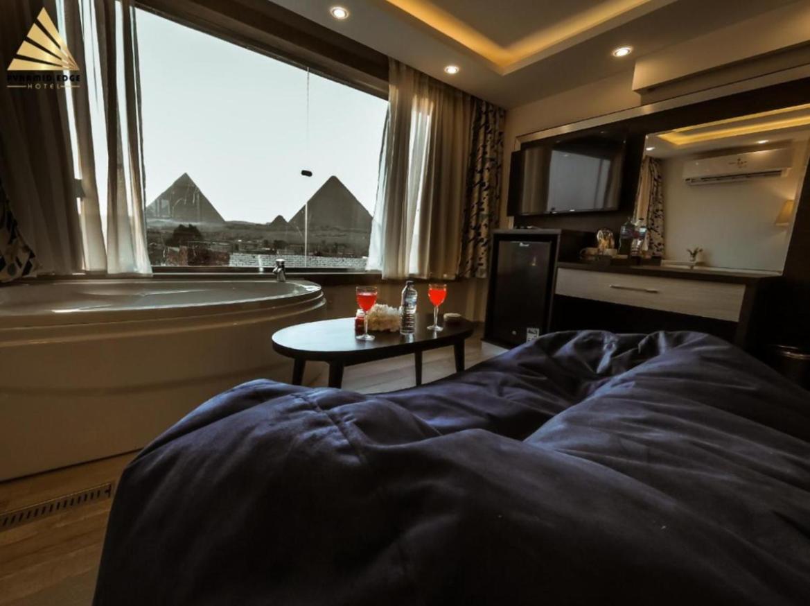 Pyramids Edge - Housity