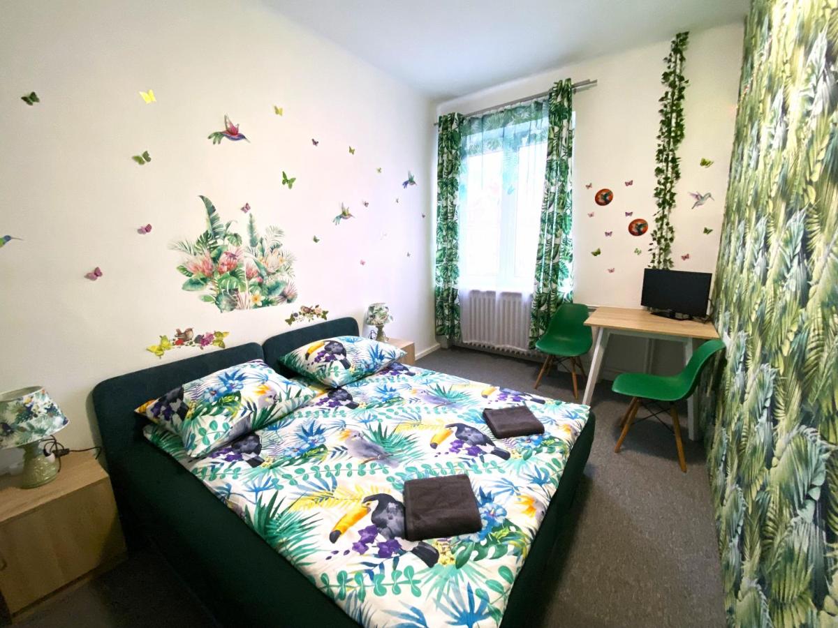 Jungle Rooms - Housity