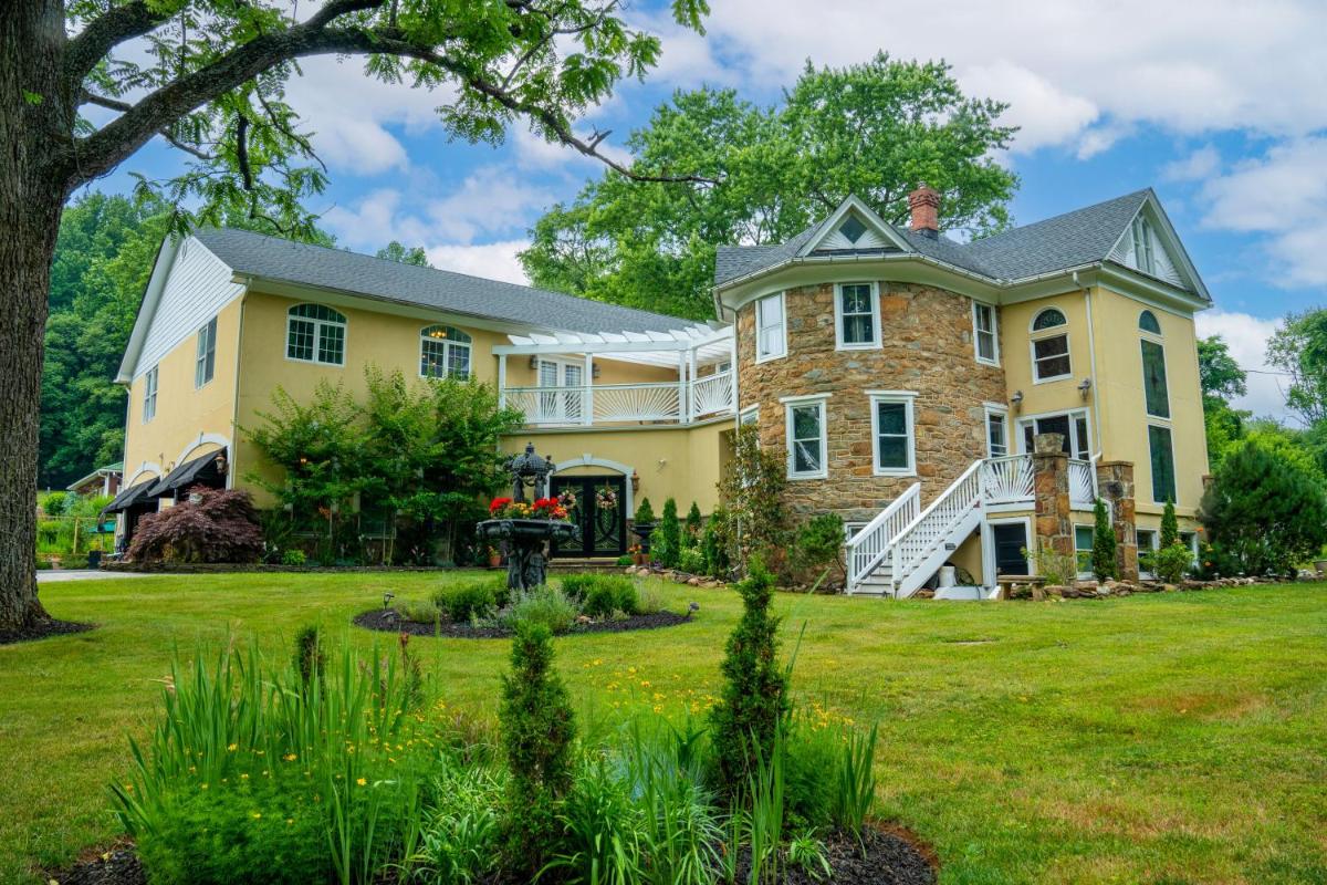 Stone Manor Boutique Inn - Housity