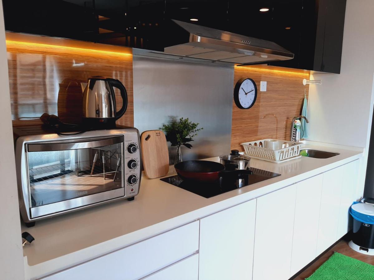 Symphony Tower Studio #9 with balcony - Housity