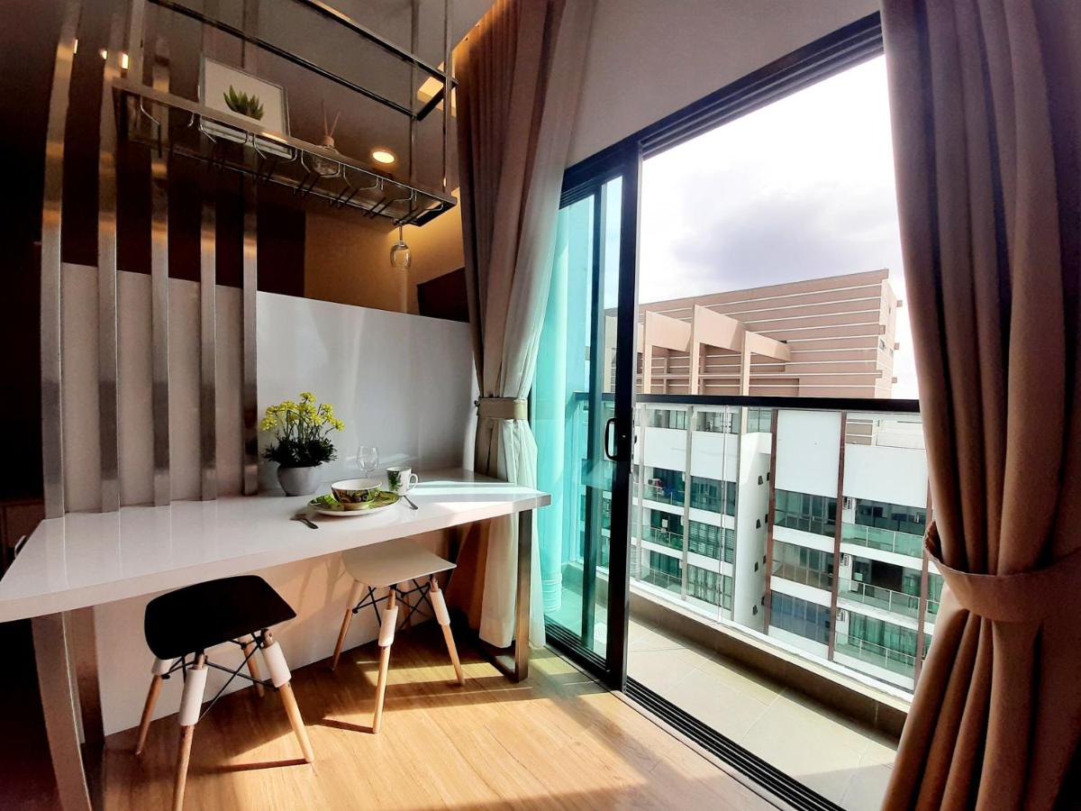 Symphony Tower Studio #9 with balcony - Housity