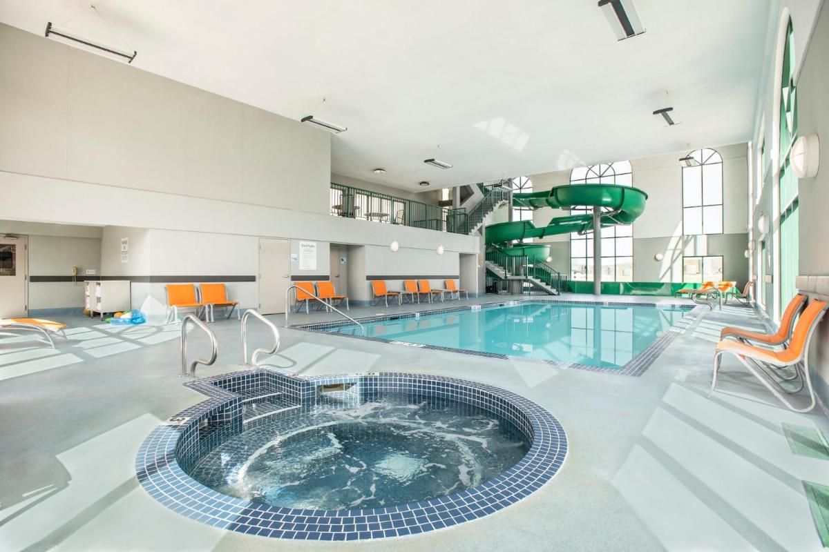 Holiday Inn Express & Suites Medicine Hat, an IHG Hotel - Housity