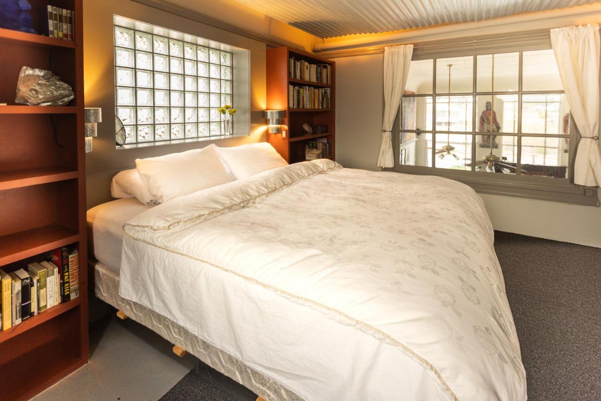 Luxury 1920s Bank Loft, Art Gallery & Music Space in Tomales, CA - Housity