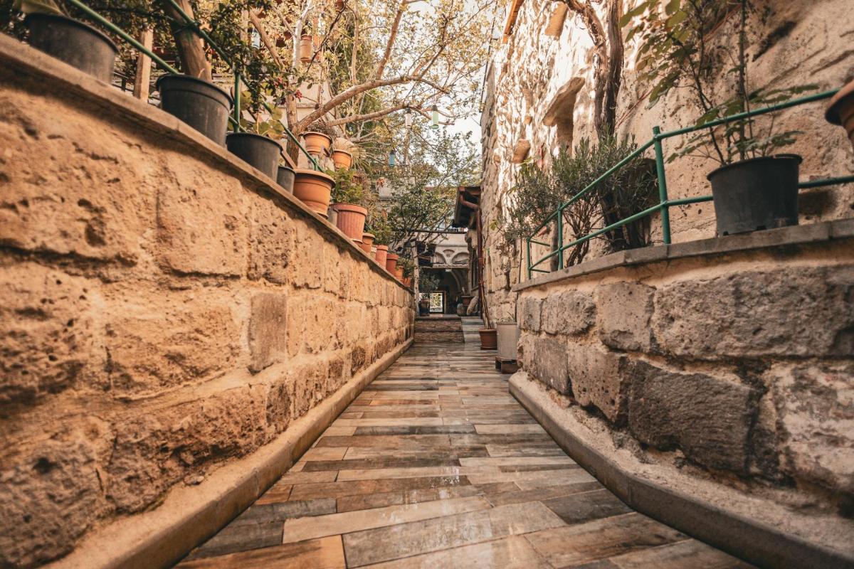 Vintage Cave House Hotel - Housity