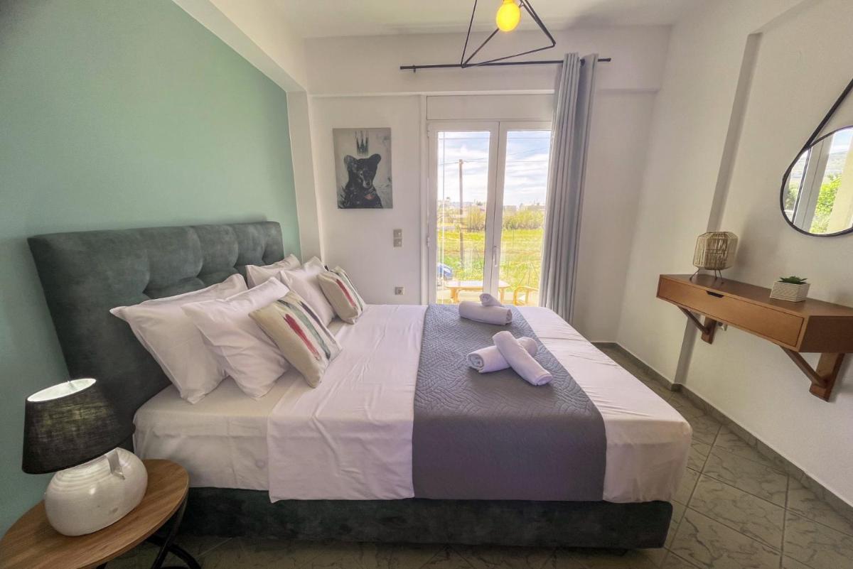 Chic Villa Eleni w BBQ, 3min walk to the sea - Housity
