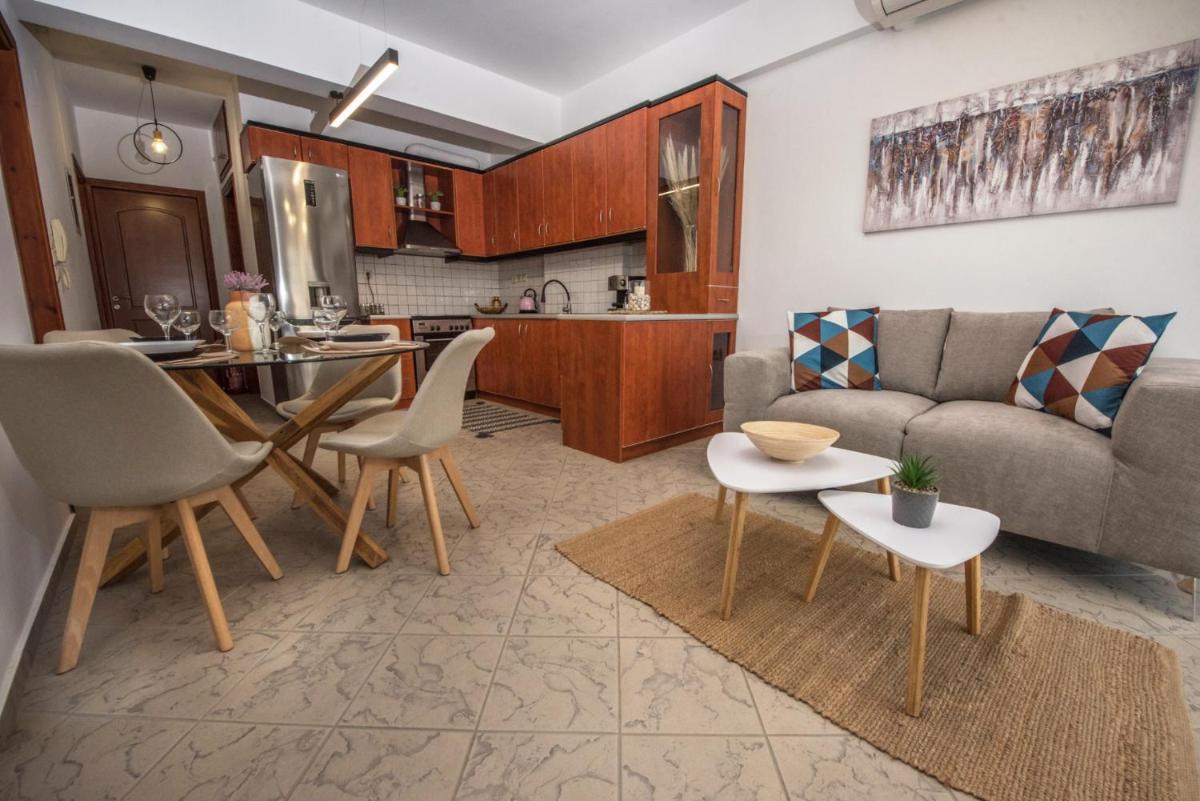 Chic Villa Eleni w BBQ, 3min walk to the sea - Housity