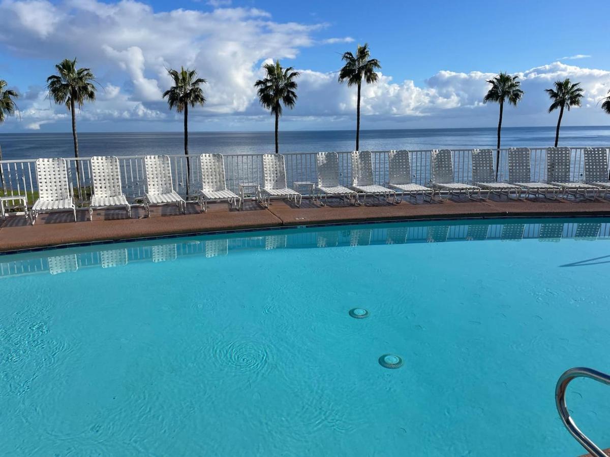 Catalina Island Getaway With 6 Seat Golf Cart Ac - Housity