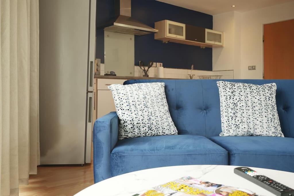 West One City Home from Home with secure parking - Hizvo