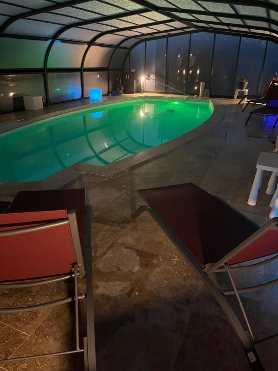 T1, spa privé accès piscine sauna - Housity