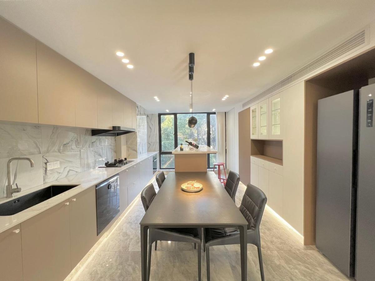 Suitetrails - Shanghai Jing'an Temple, Sunny Capital, Deluxe Three-Bedroom Apartment B&B, Extra Large Space