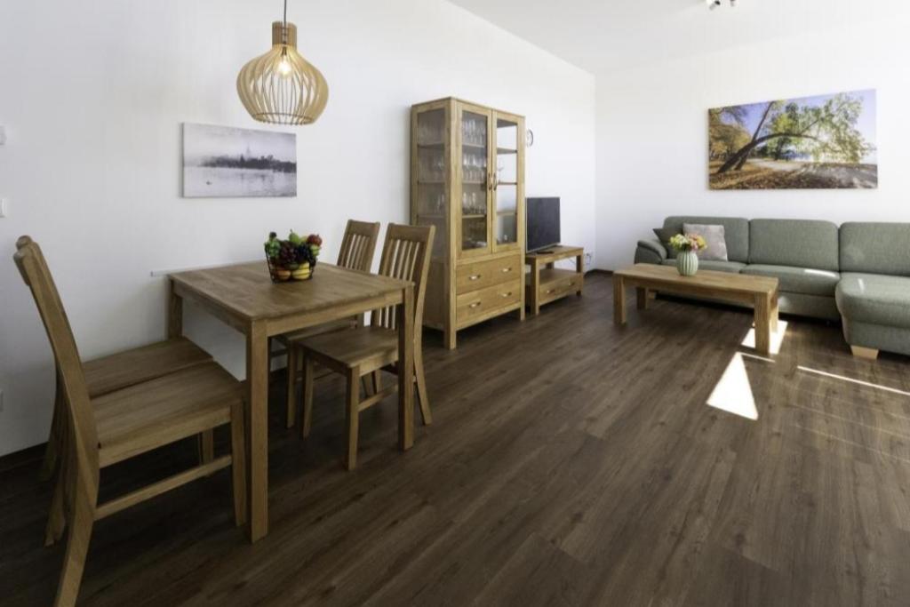 Hafen 12-2 Stilvolle Ferienwohnung am Stadthafen - Housity