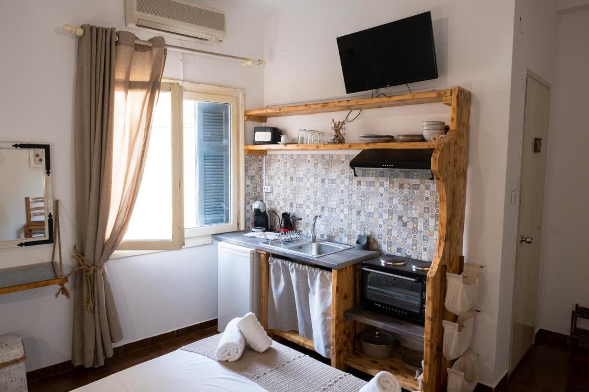 Onar Syros - Rustic Rooms - Housity
