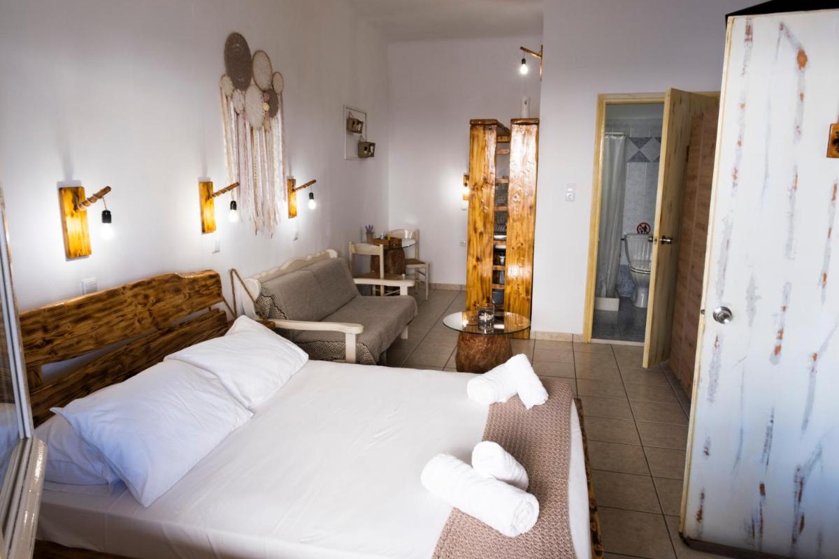 Onar Syros - Rustic Rooms - Housity