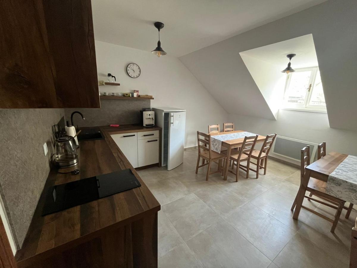 Penzion U Křížku - Housity