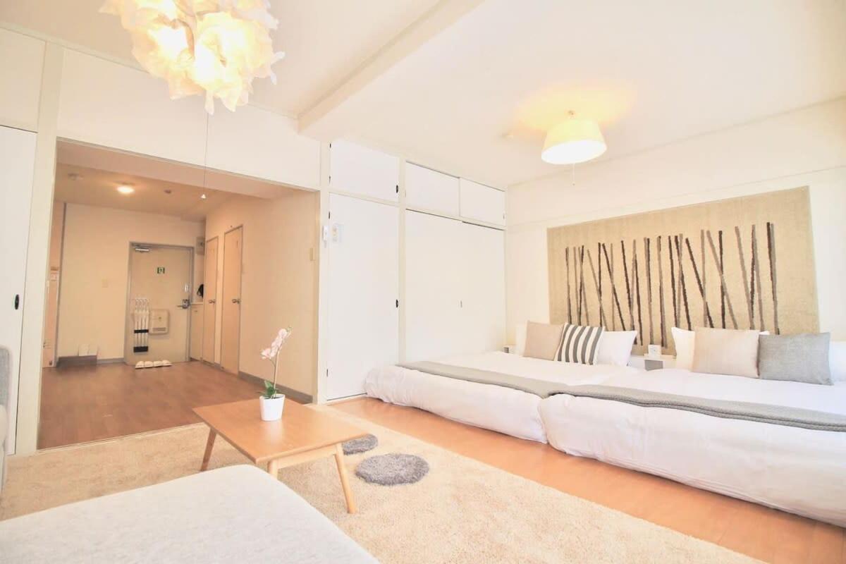 Earls Court - Capacious & Relaxing just 4 blocks to Peace Park - Housity