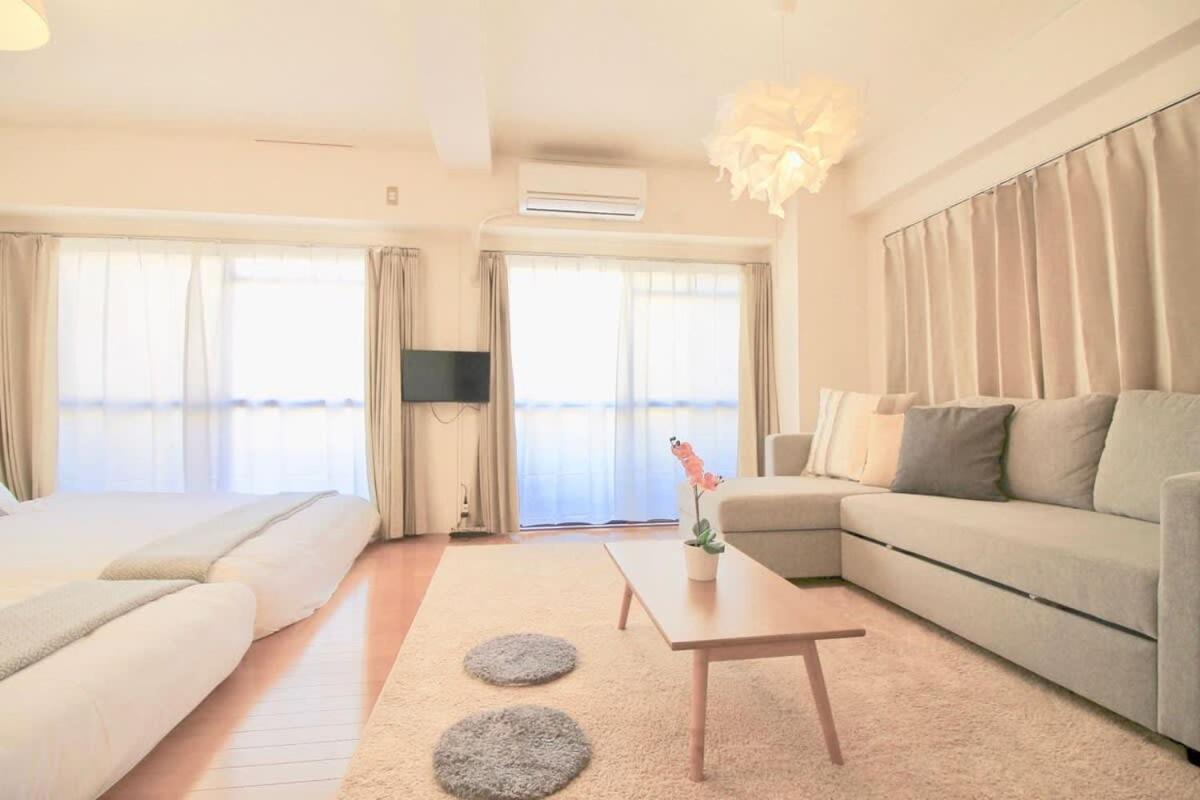 Earls Court - Capacious & Relaxing just 4 blocks to Peace Park - Housity