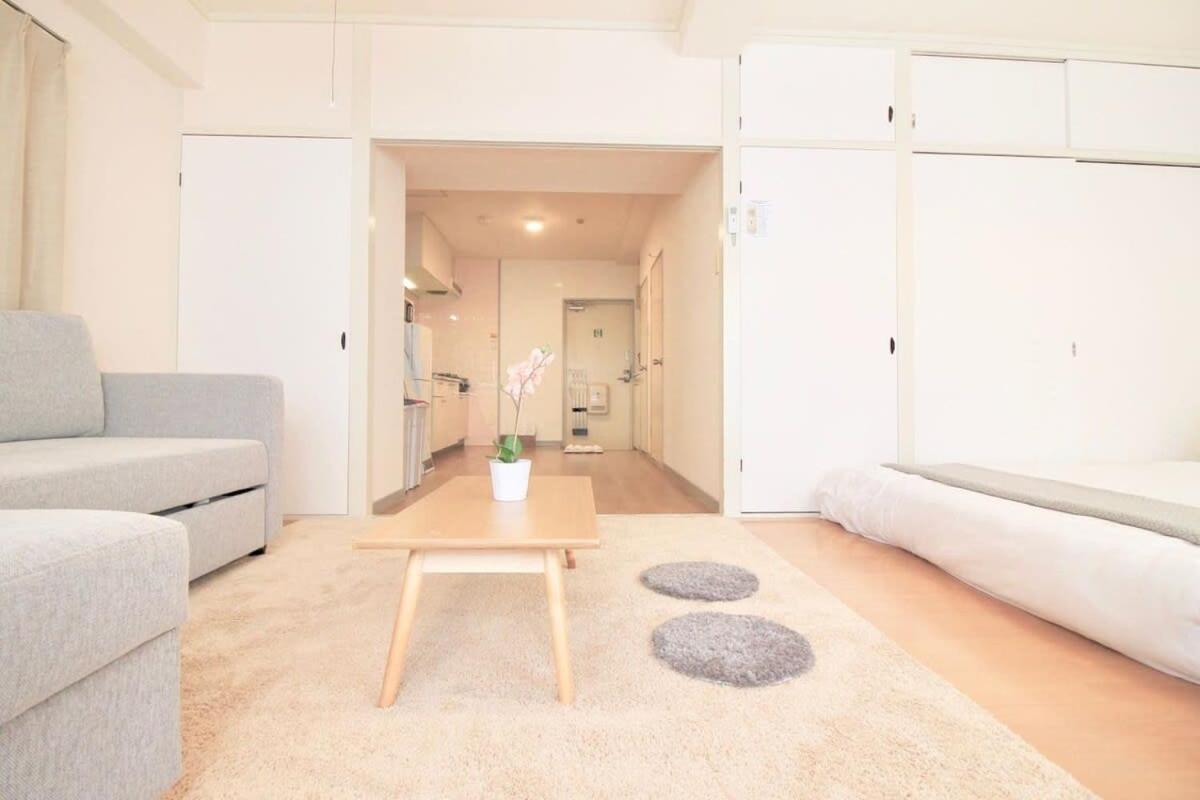 Earls Court - Capacious & Relaxing just 4 blocks to Peace Park - Housity