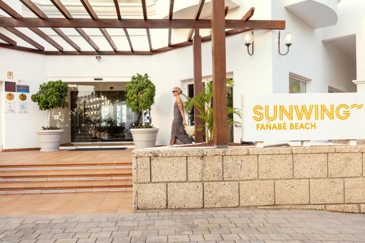 Certificado, premio, señal o documento que está expuesto en Sunwing Fañabe Beach