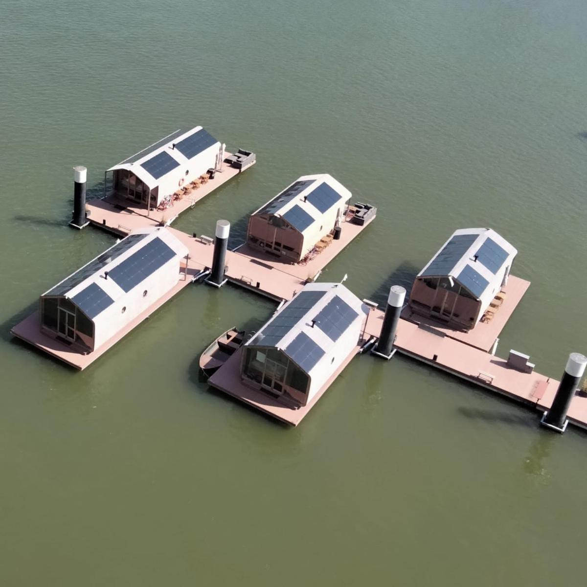 Wikkelboats at Floating Rotterdam Rijnhaven - Housity
