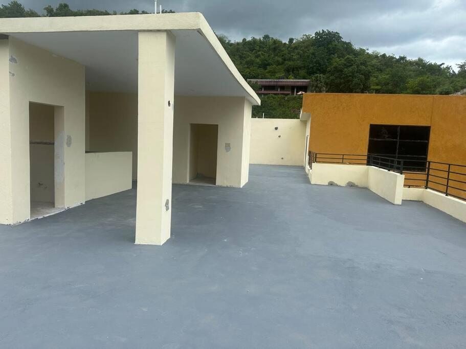Luxury Penthouse Suit Red Hills - Housity
