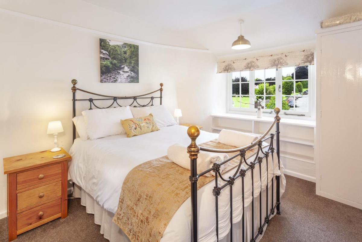 Crown Cottage Exford - Housity