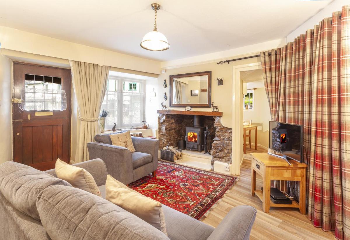 Crown Cottage Exford - Housity