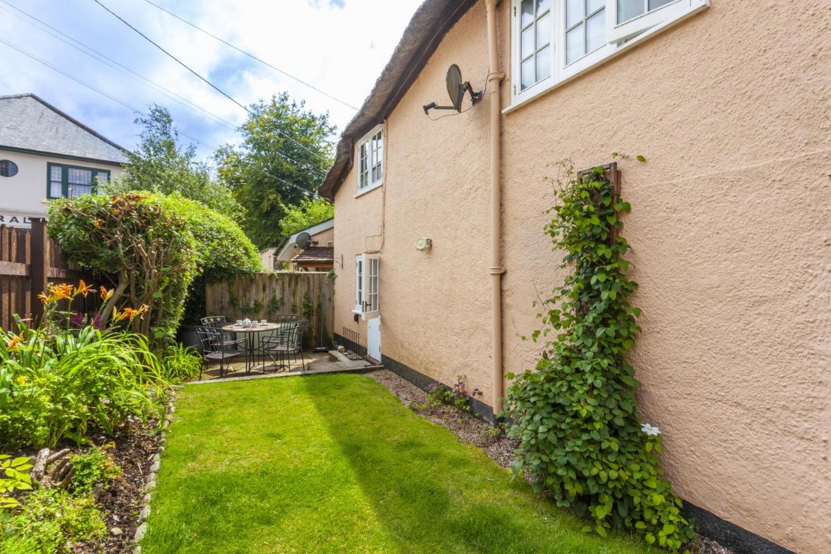 Crown Cottage Exford - Housity