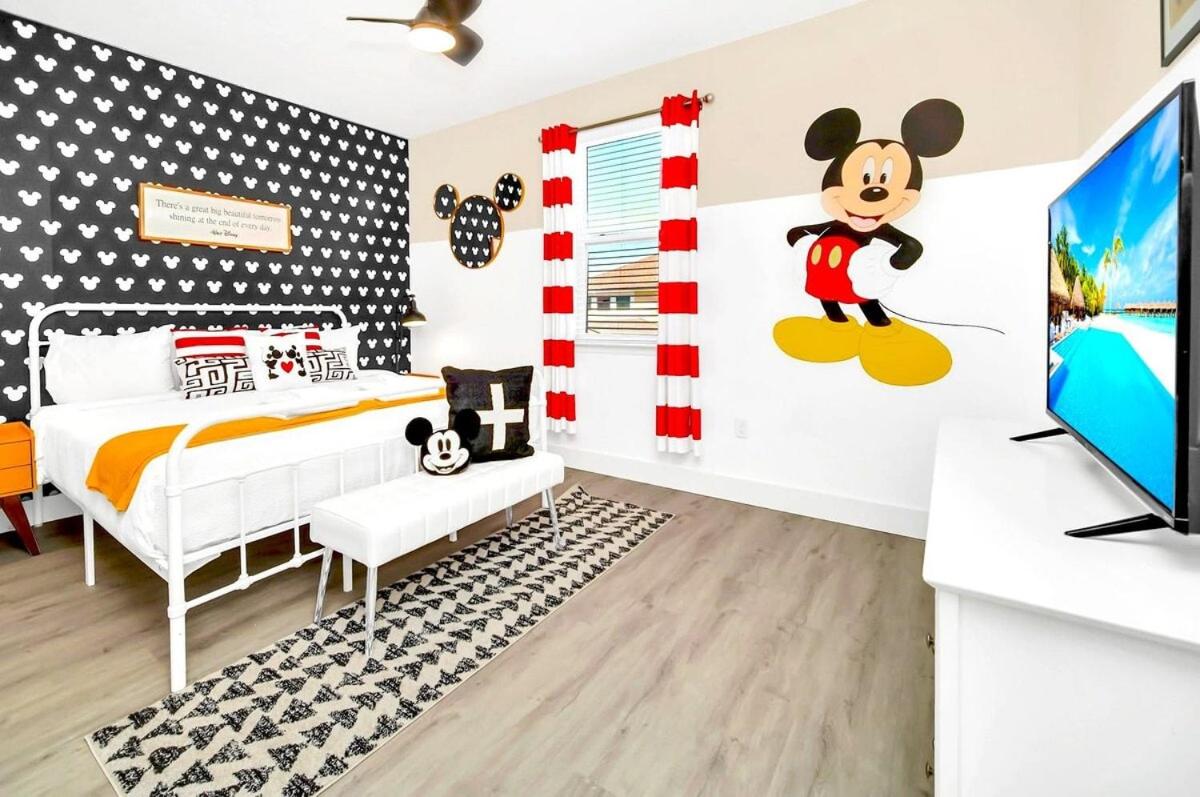 Stunning Villa with Themed Room's and Game Room Right Across From the Club House #7SL9003 - Housity