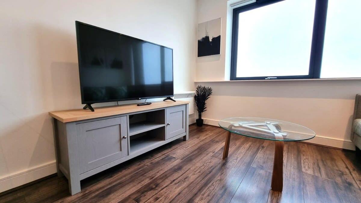 Luxury 1 bed apartment 10 mins from Bham City Centre - Housity