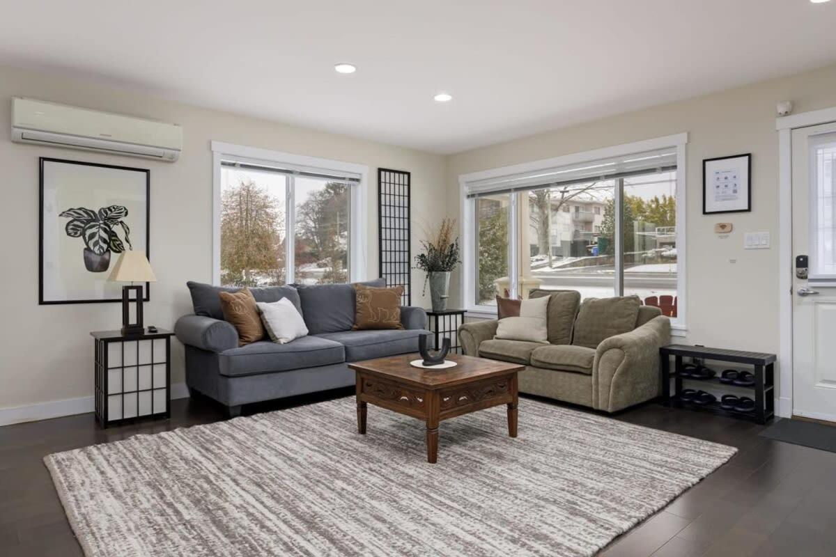 Newly Furnished 2-BD 1-WC home Close to Ferry - Housity