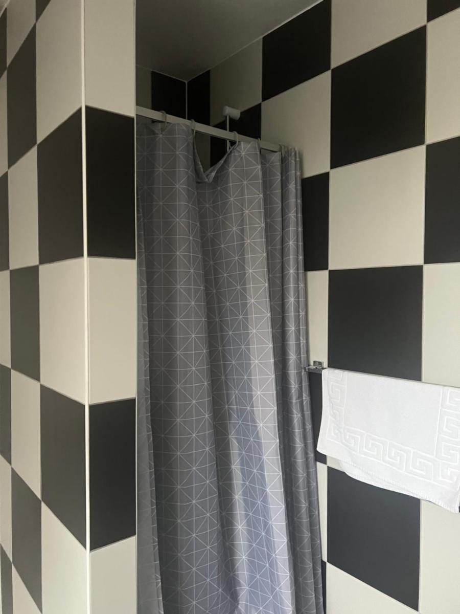 Train Station Hotel - Housity