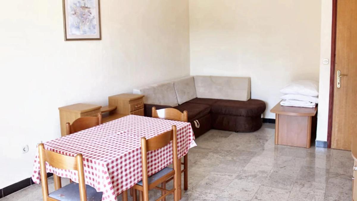 Cozy apartment in Ražanac 34 m² with sea and mountain view - Housity