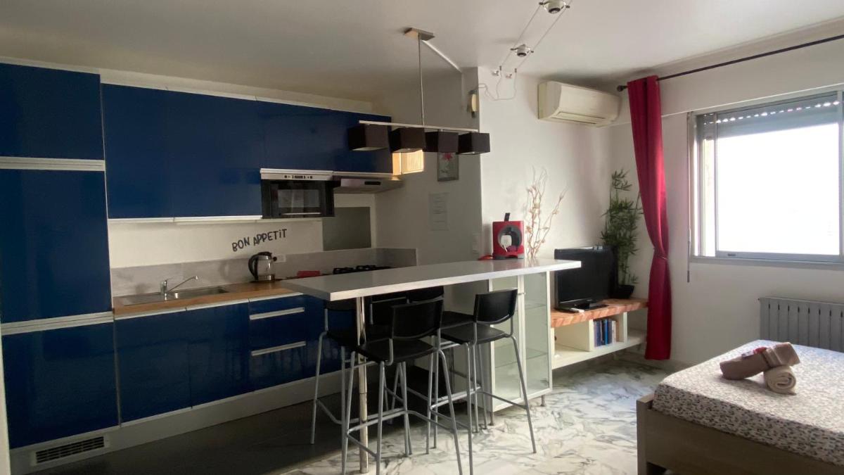 AZUR climatisé, wifi, ascenseur à 75 m de la plage - Housity