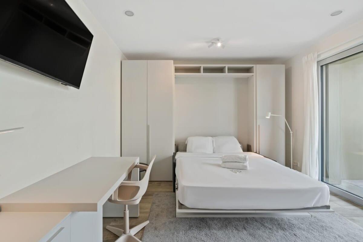 Modern Studio with Balcony in Luxembourg - Housity