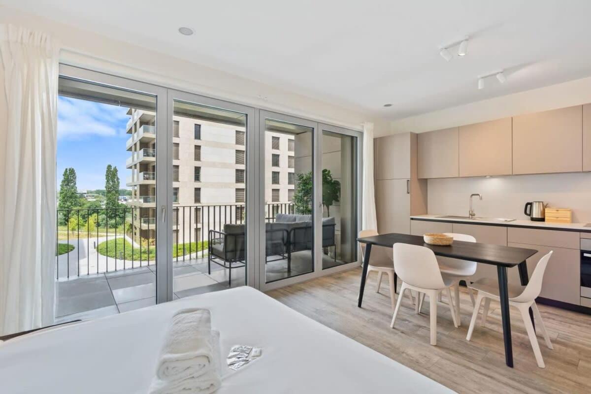 Modern Studio with Balcony in Luxembourg - Housity