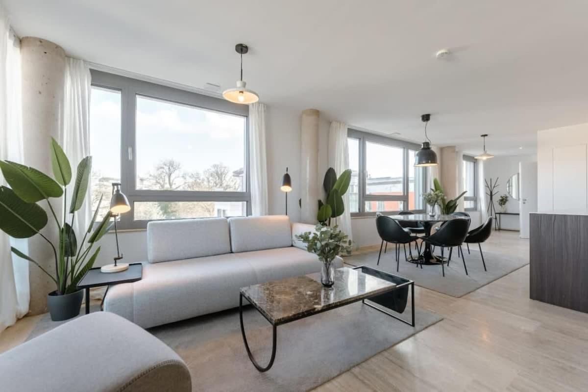 City Luxury with City Views in Ville Haute - Housity