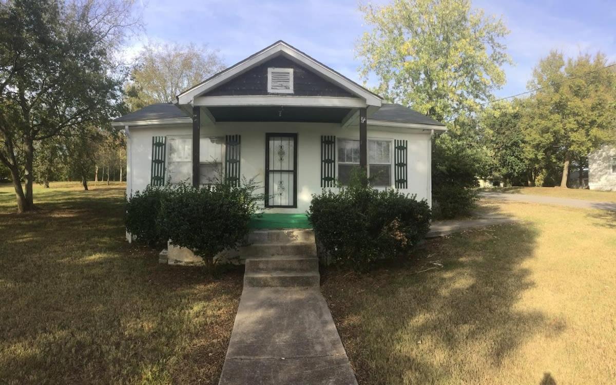 Charming 3-Bed, 1,5 Bath Home - Entire Space Just for You! - Housity