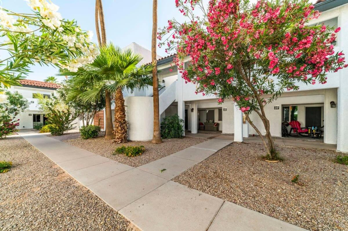 34B- Modern studio condo heated pool and dog park - Housity