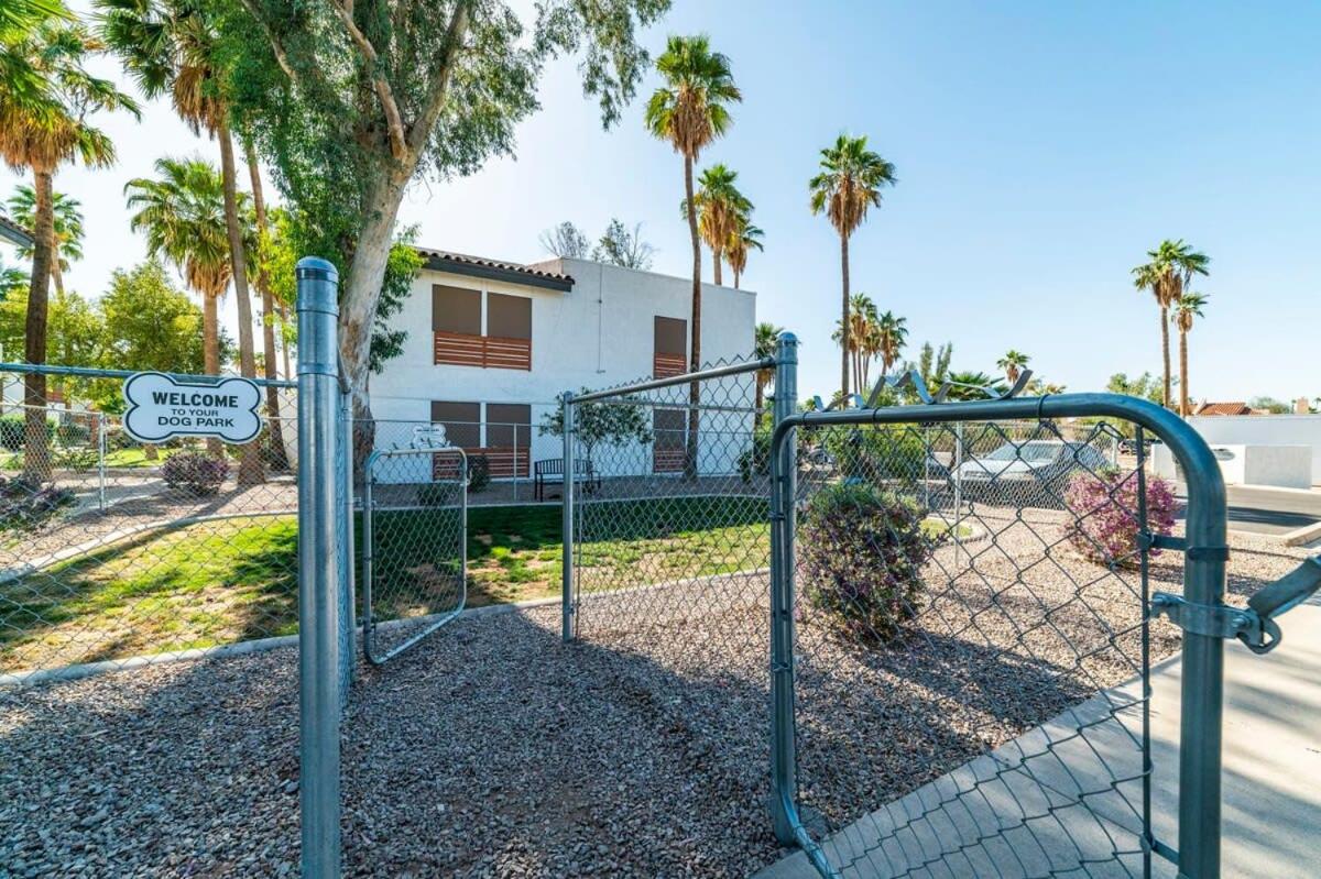 34B- Modern studio condo heated pool and dog park - Housity