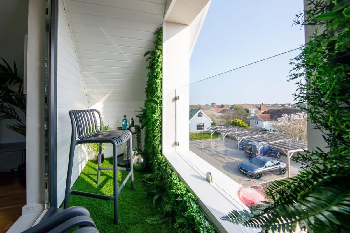 Luxury Penthouse ~ Super King Bed 5 min to Beach - Housity