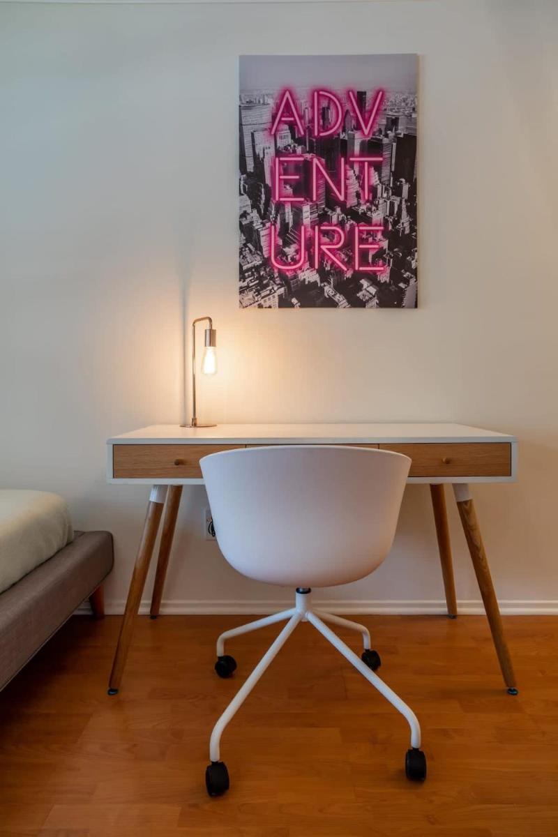 Fabulous Chic Studio right by LAX w Desk and Wifi - Housity
