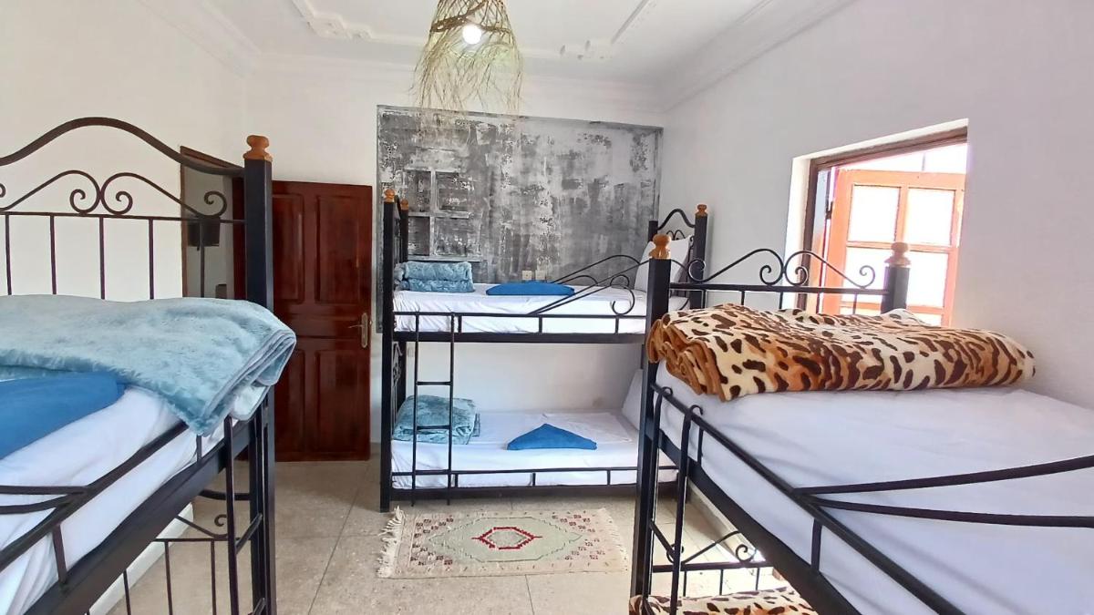 Suitetrails - WARZAZAT Hostel