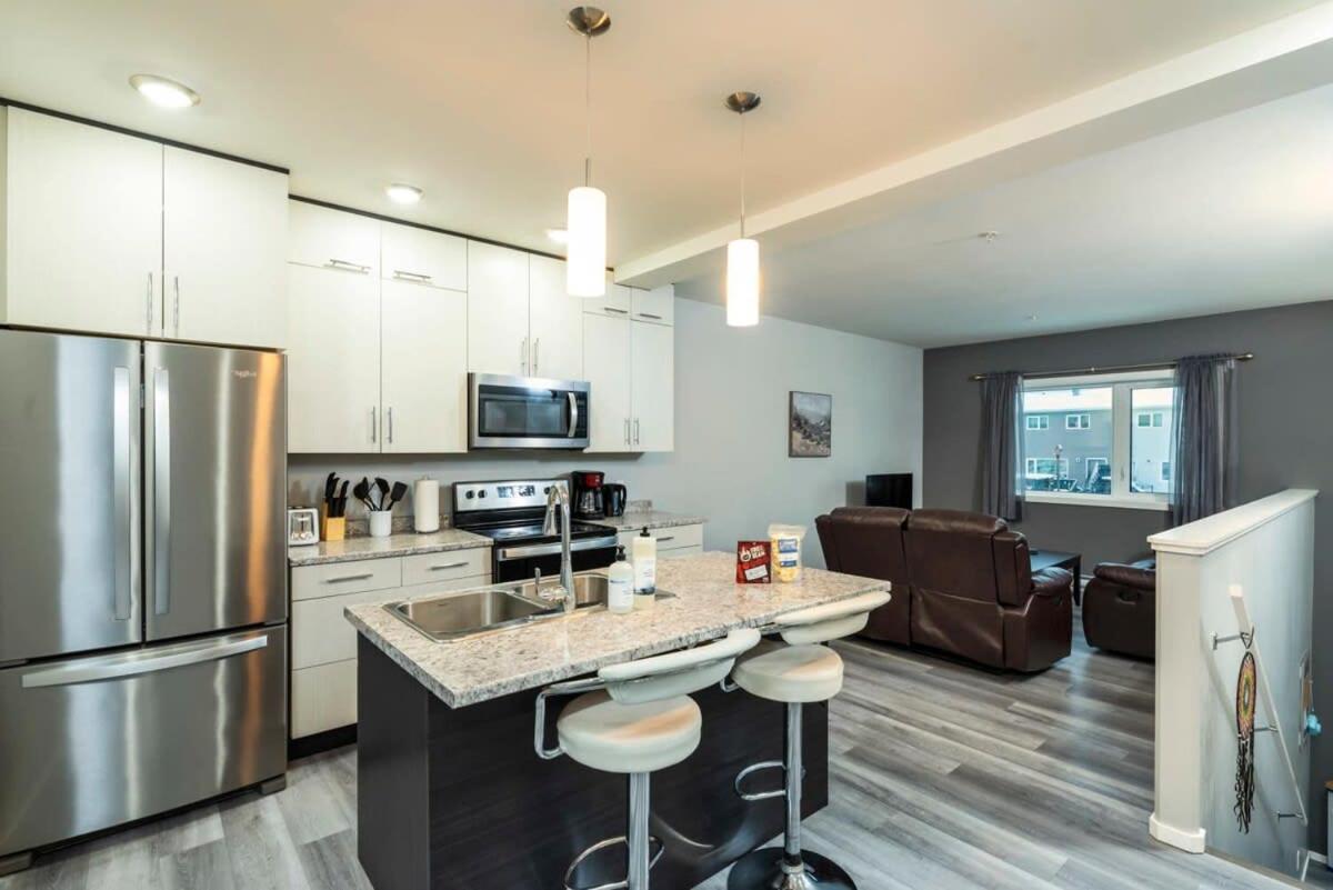 NN - The Wanderoo - Riverdale 3-bed 2 5-bath - Housity