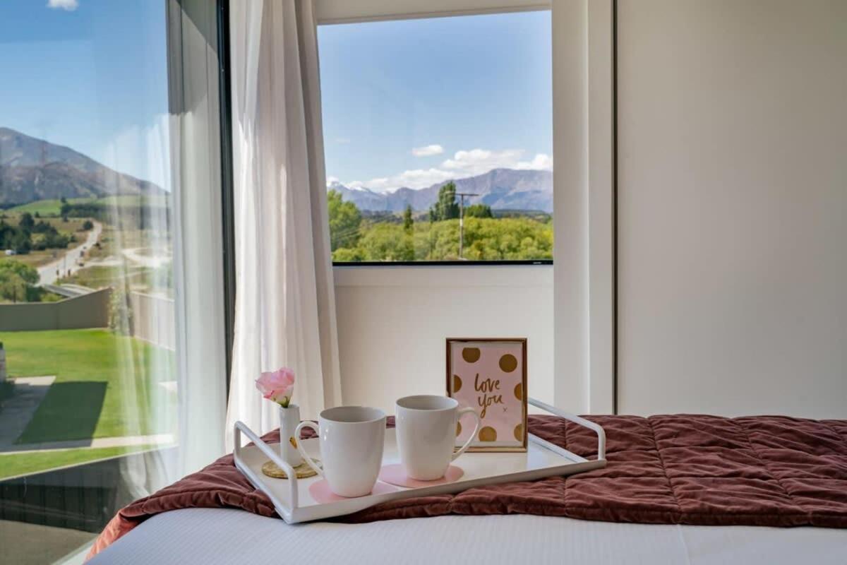 The 1 With The View - Housity