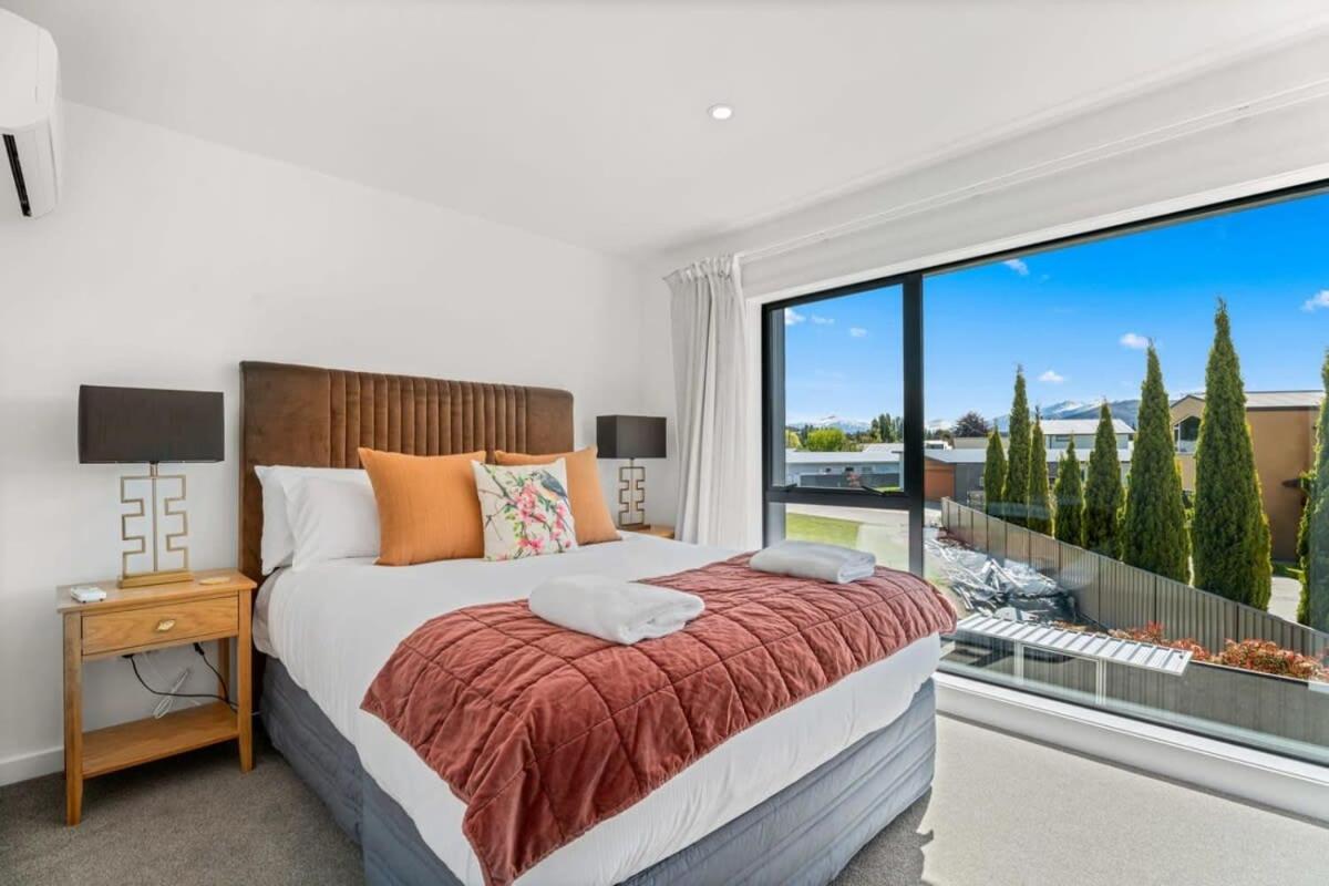 The 1 With The View - Housity