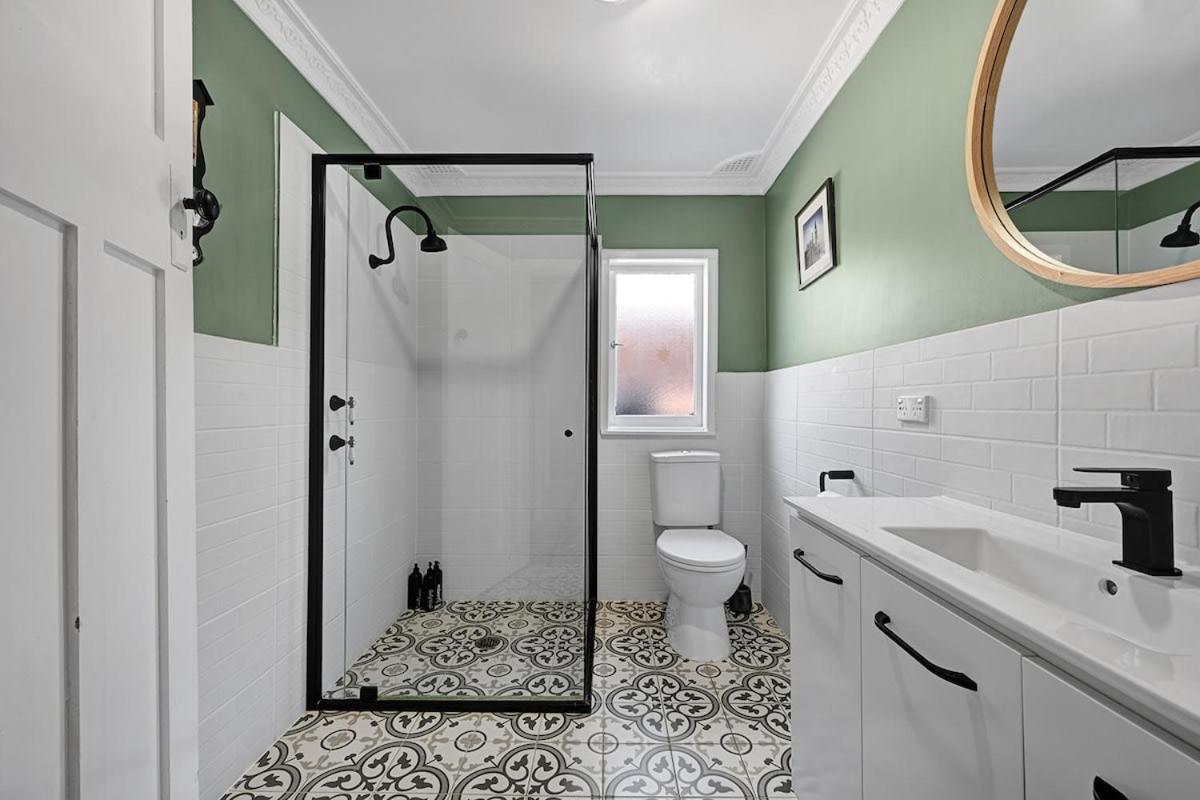 Bindi Cottage, Spacious & Unique, Opposite Pool - Housity